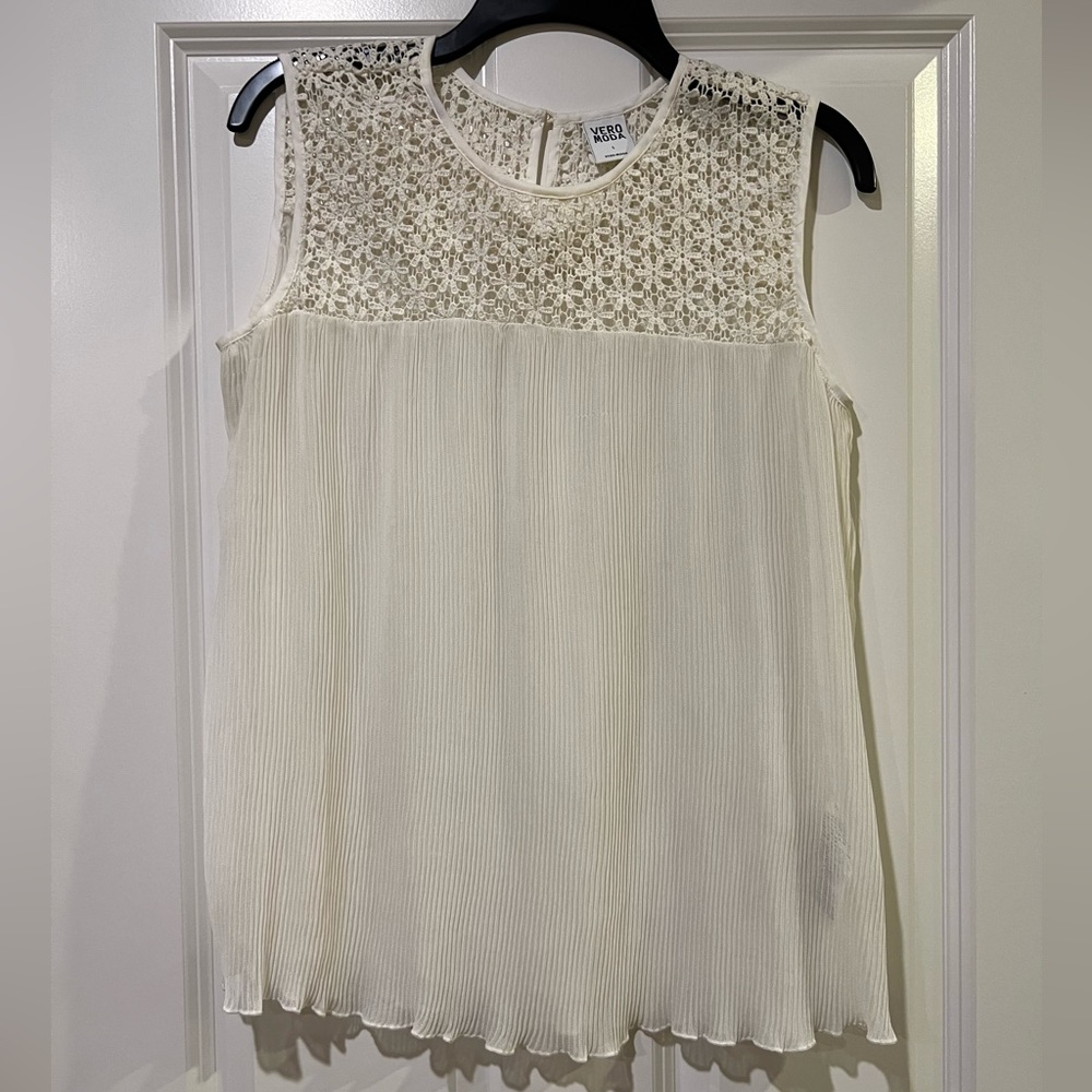 Ribbed White Flowy Top